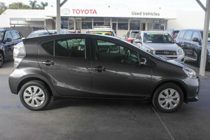 2013 TOYOTA PRIUS C E-CVT NHP10R