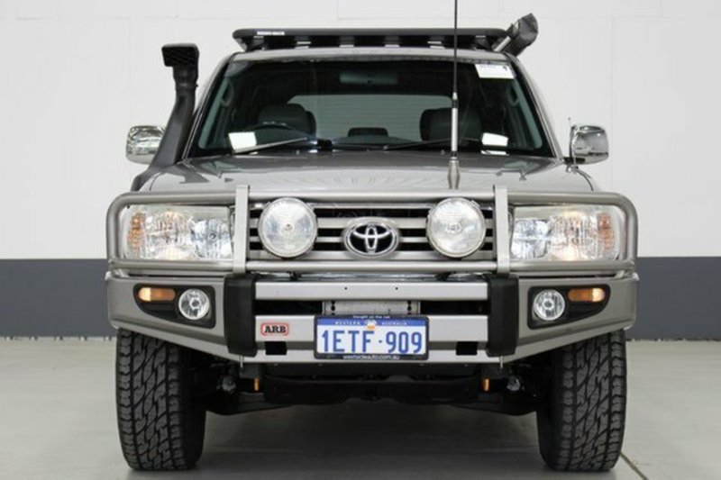 2006 TOYOTA LANDCRUISER SAHARA (4x4) UZJ100R UPGRADE