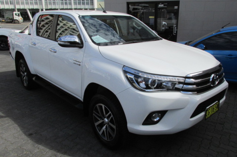 2016 TOYOTA HILUX SR5 (4x4) GUN126R