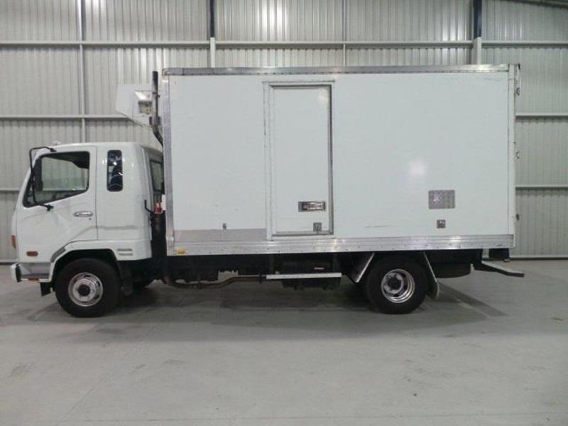 2004 MITSUBISHI FIGHTER FRIDGE TRUCK