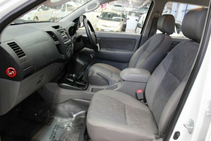 2010 TOYOTA HILUX SR (4x4) KUN26R 09 UPGRADE