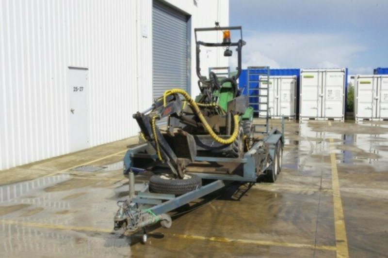 2005 AVANT 16435 520+ LOADER