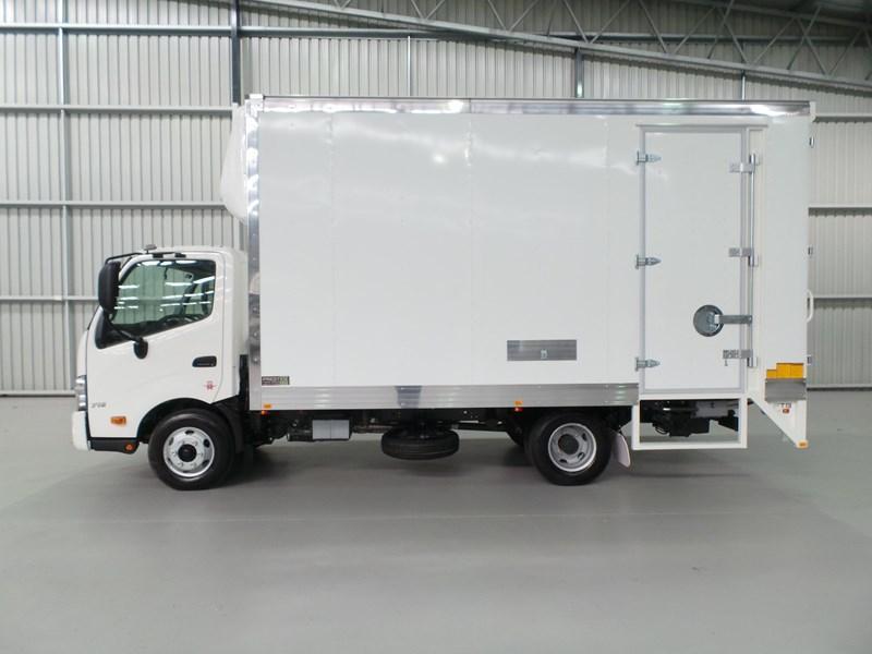 2017 HINO 300 SERIES - 716