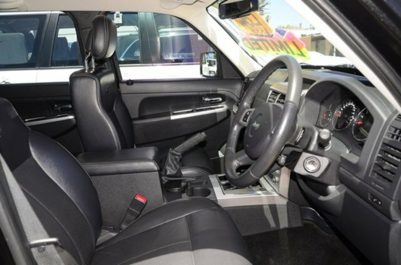 2010 JEEP CHEROKEE LIMITED (4x4) KK