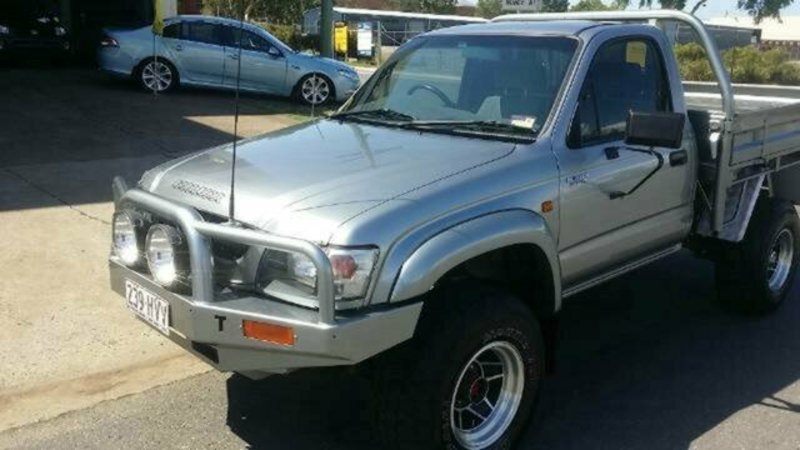 2004 TOYOTA HILUX (4x4) KZN165R