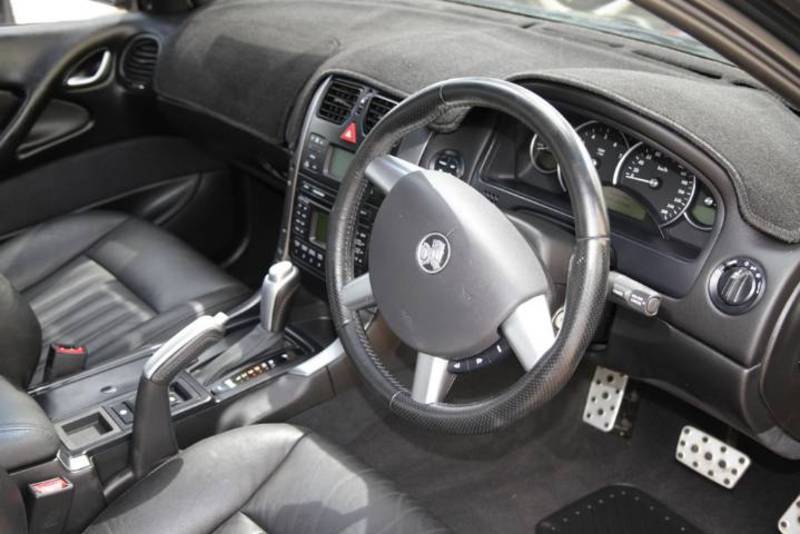 2004 HOLDEN CALAIS VY 2