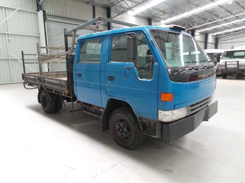 2001 TOYOTA DYNA TRAY TRUCK