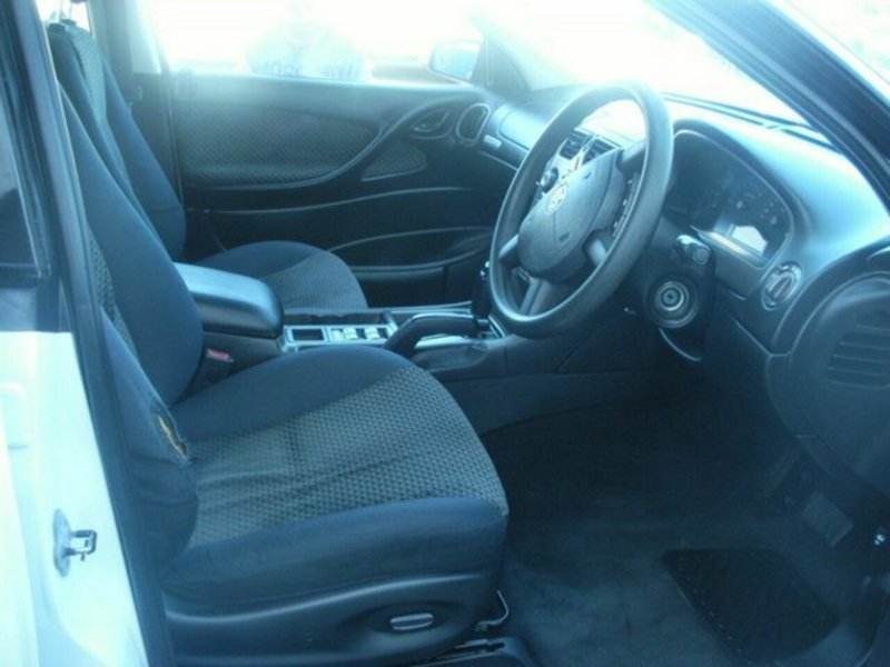 2004 HOLDEN COMMODORE