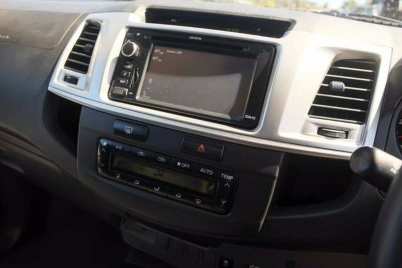 2012 TOYOTA HILUX SR5 (4x4) KUN26R MY12