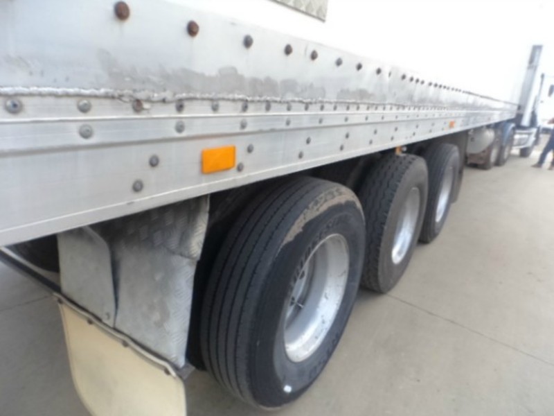 1996 Lucar Refrigerated Van Semi Trailer