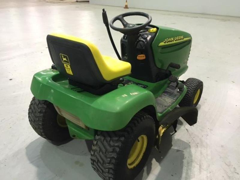 JOHN DEERE LT155 RIDE ON