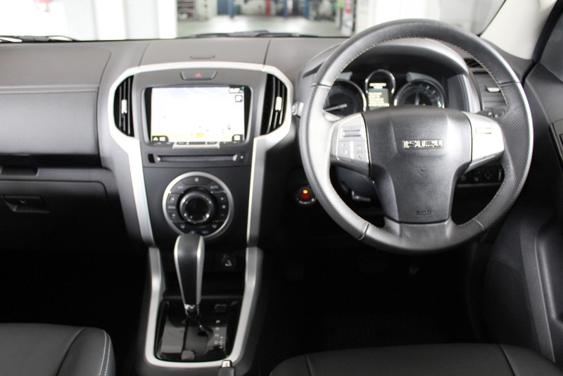 2017 ISUZU MU-X LS-T