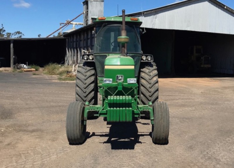 JOHN DEERE 4240 Tractor