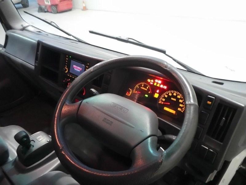 2013 ISUZU NNR200