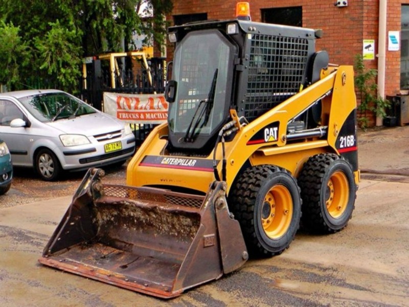 2005 CATERPILLAR 216B 216B Loader