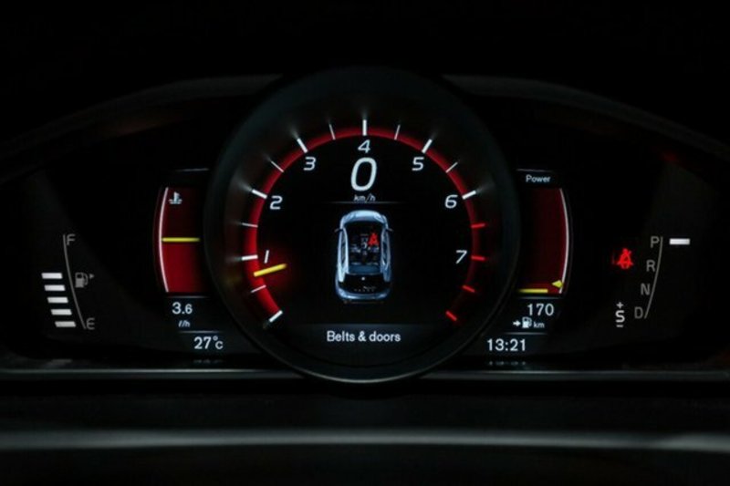 2015 VOLVO V40 T4 LUXURY M MY15