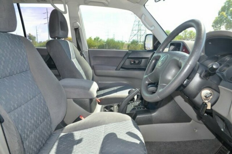 2005 MITSUBISHI PAJERO GLX LWB (4x4) NP MY06