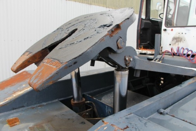 2002 SISU TUGMASTER Tugmaster