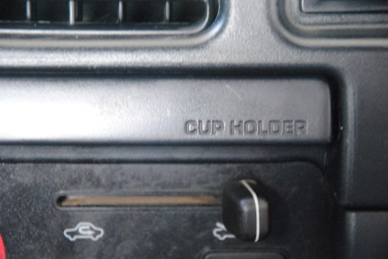2004 TOYOTA HILUX KZN165R