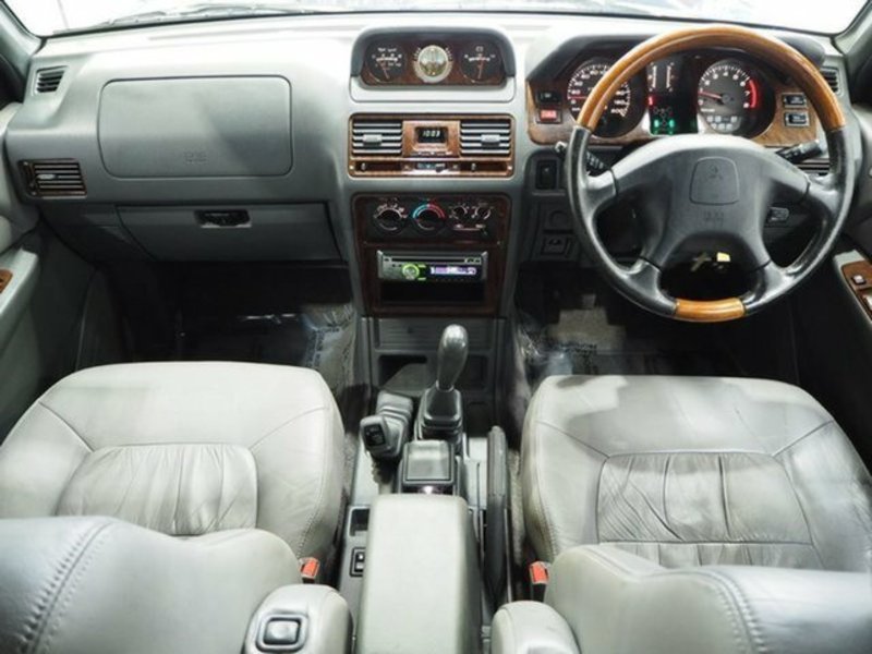 1998 MITSUBISHI PAJERO GLS LWB (4x4) NL