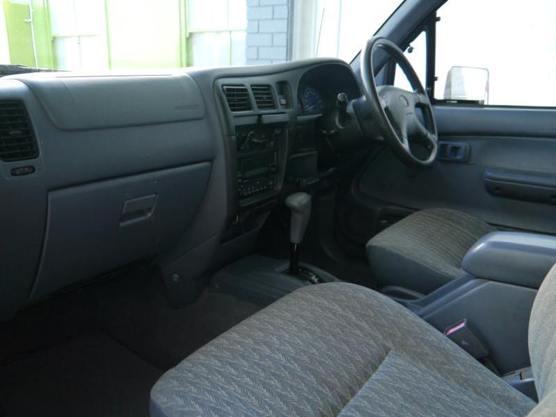 2004 TOYOTA HILUX WORKMATE