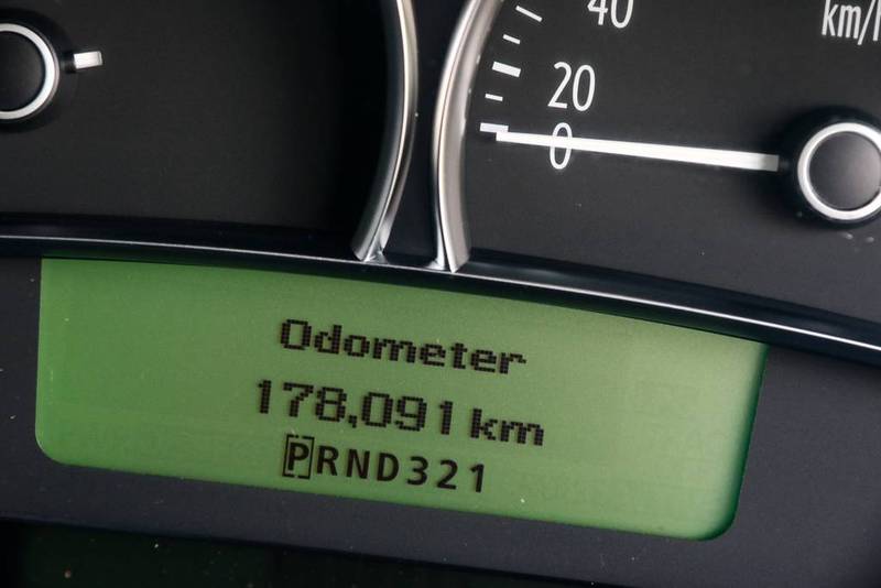 2004 HOLDEN STATESMAN V8 WK