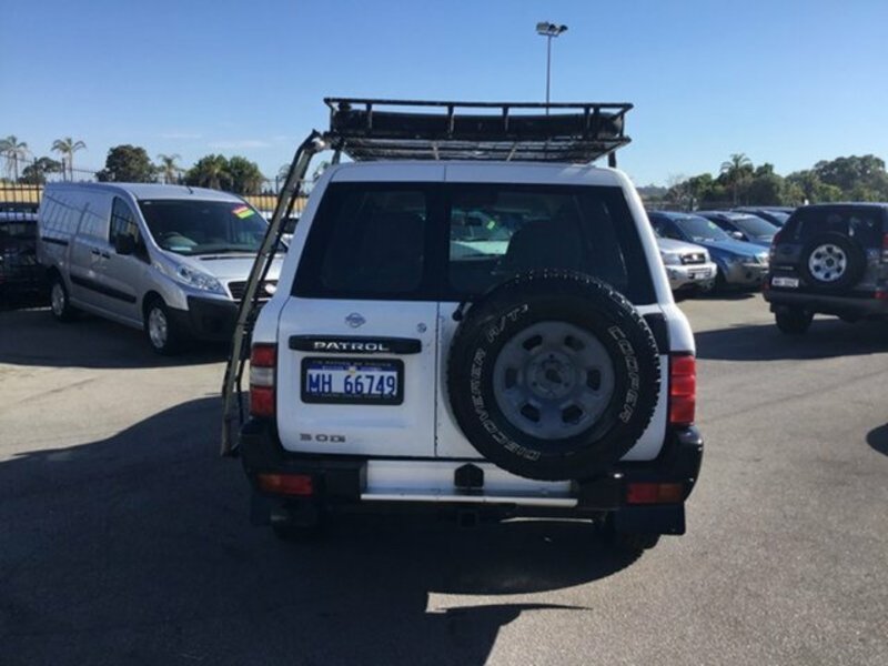 2001 NISSAN PATROL ST (4x4) GU III