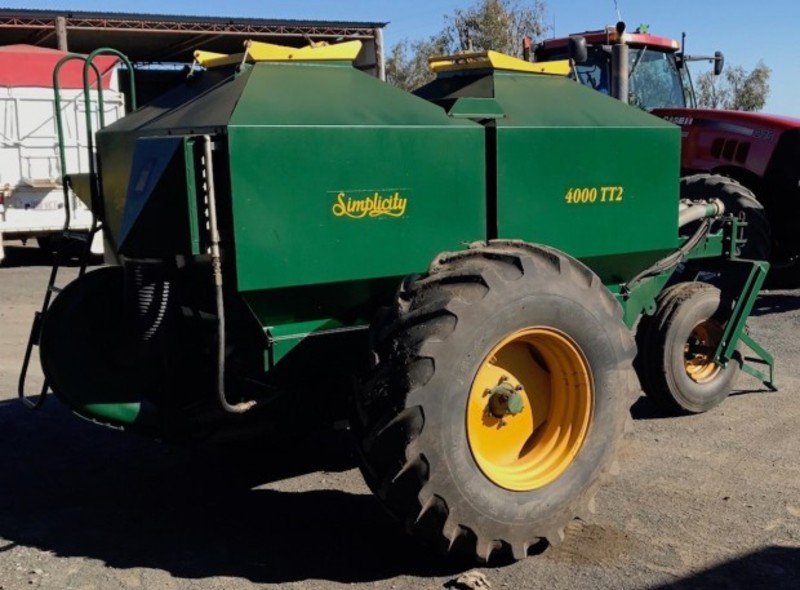 Simplicity 4000 TT2 air seeder cart