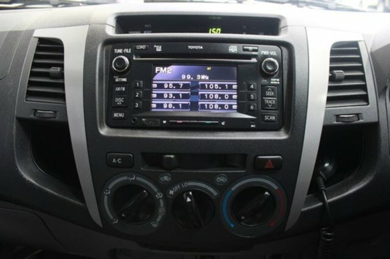 2010 TOYOTA HILUX SR5 (4x4) KUN26R 09 UPGRADE