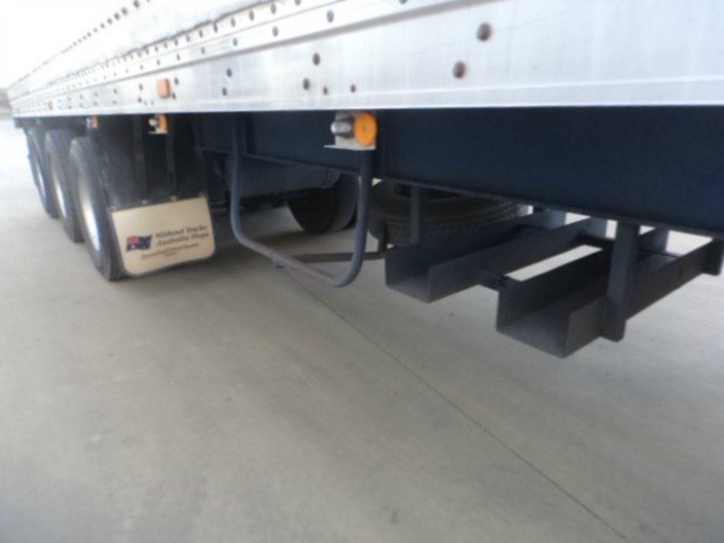 1996 Lucar Refrigerated Van Semi Trailer