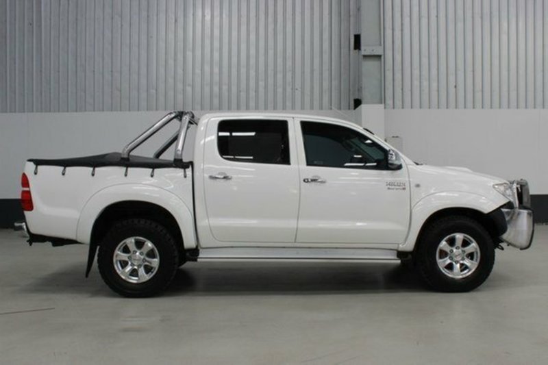 2010 TOYOTA HILUX SR5 (4x4) KUN26R 09 UPGRADE