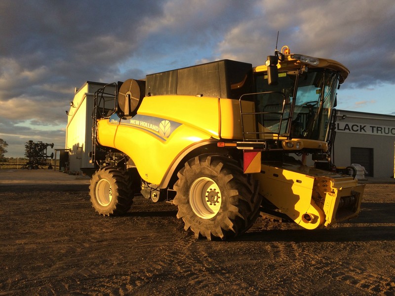 2012 NEW HOLLAND CR8090 CR8090 HarvesterHeader