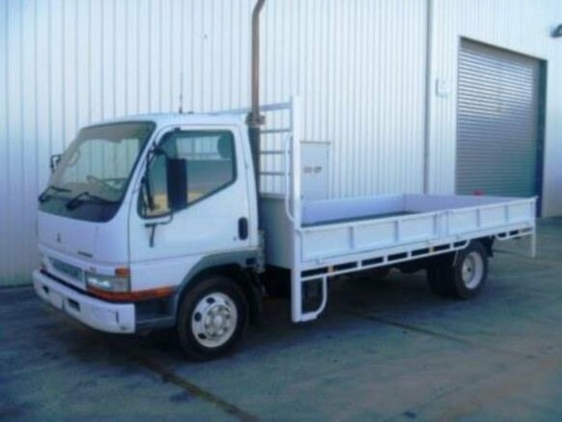 2004 MITSUBISHI CANTER