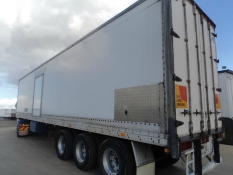 1996 Lucar Refrigerated Van Semi Trailer