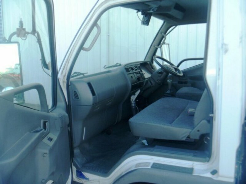 2004 MITSUBISHI CANTER
