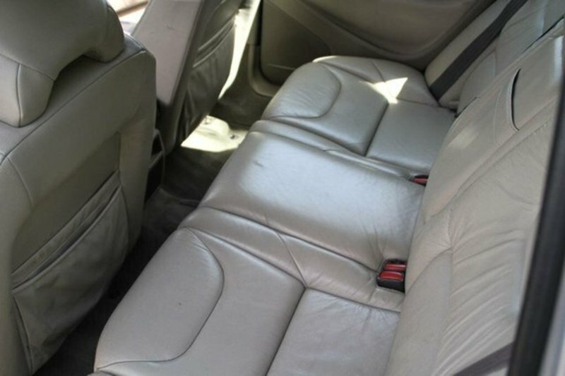 2000 VOLVO V70 2.4T SE