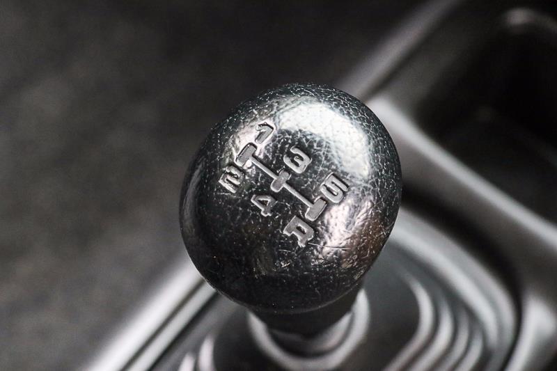 2004 SUZUKI IGNIS