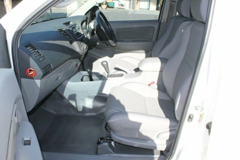 2010 TOYOTA HILUX SR (4x4) KUN26R 09 UPGRADE