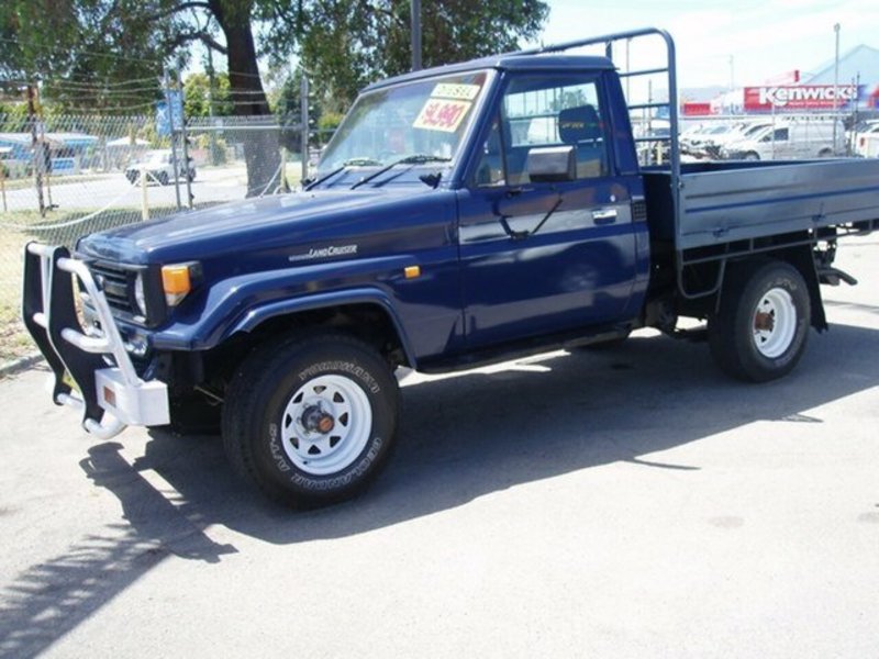 1996 TOYOTA LANDCRUISER HJ 75 TRAYTOP