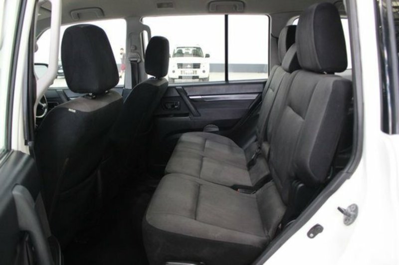 2011 MITSUBISHI PAJERO GLX LWB (4x4) NW MY12