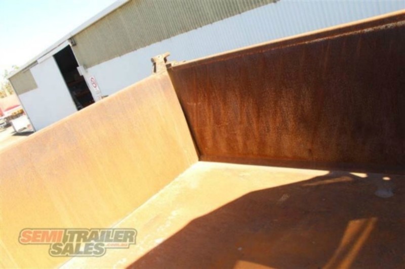 2008 AJ Stock Pig Tipping Pig Trailer