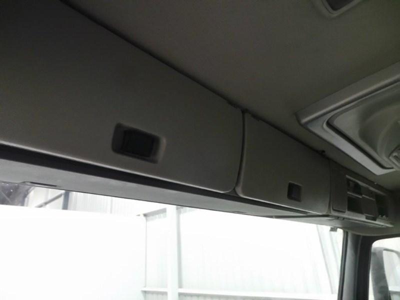 2005 VOLVO FM12
