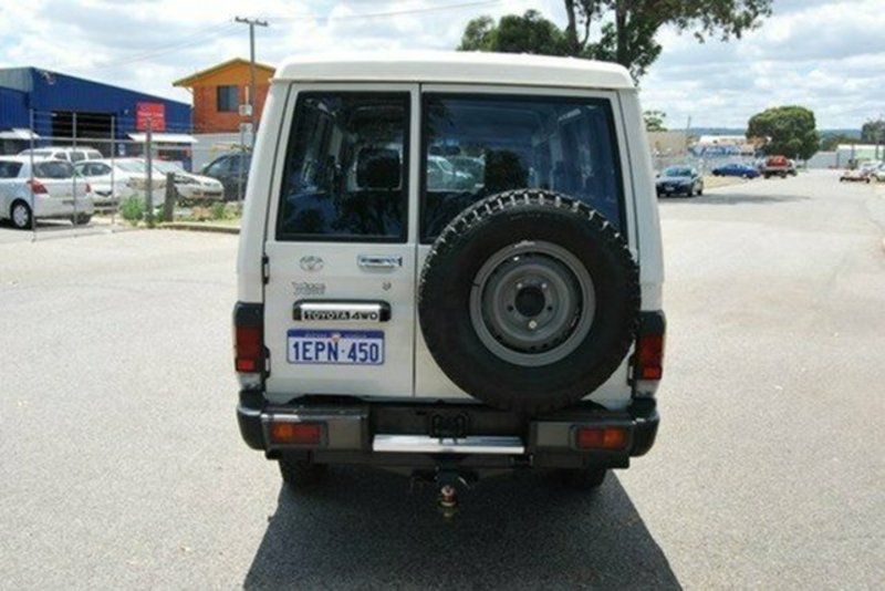 2010 TOYOTA LANDCRUISER Workmate Troopcarrier VDJ78R MY10