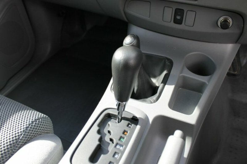 2010 TOYOTA HILUX SR (4x4) KUN26R 09 UPGRADE