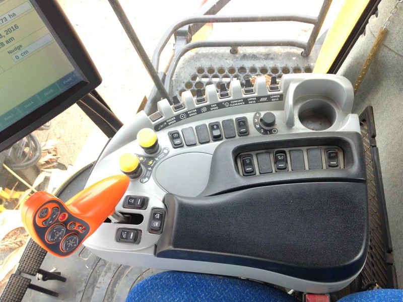 2012 NEW HOLLAND CR8090 CR8090 HarvesterHeader
