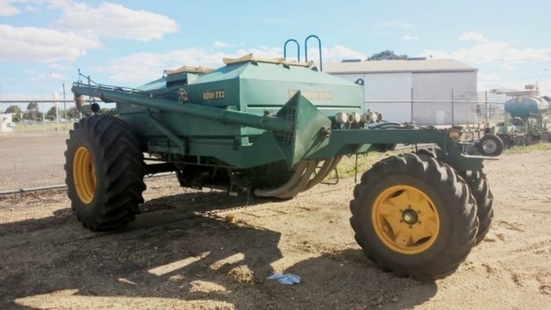 1997 Simplicity 8200 TT2 Air Cart 8200 SeedingPlanting Equip