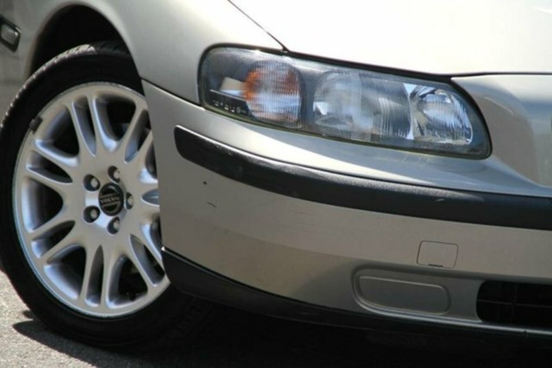 2000 VOLVO V70 2.4T SE