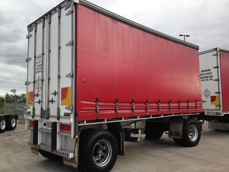 2004 Topstart Curtainsider Dog Trailer