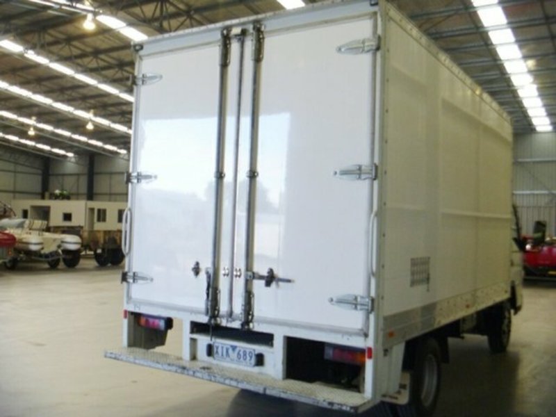 2010 MITSUBISHI FUSO CANTER