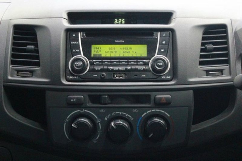 2012 TOYOTA HILUX SR (4x4) KUN26R MY12